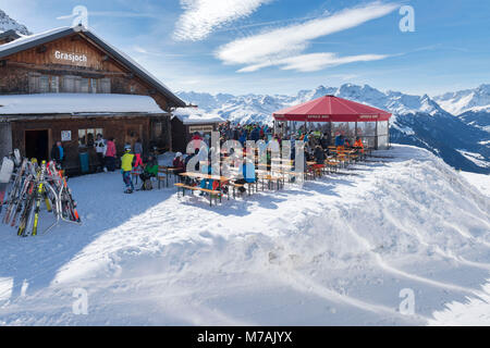 L'Autriche, Montafon, domaine skiable Silvretta Montafon, l'Grasjochhütte (chalet de montagne) (1975 m), ci-dessous la (2520 m) Hochjoch. Banque D'Images