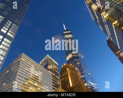 Freedom Tower, 1 World Trade Center, World Trade Center Memorial, Ground Zero, Manhattan, New York City, USA Banque D'Images