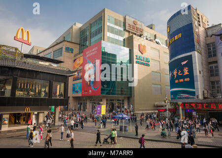 La Chine, la ville de Shenzhen, Laojie, Dong Men Street Banque D'Images