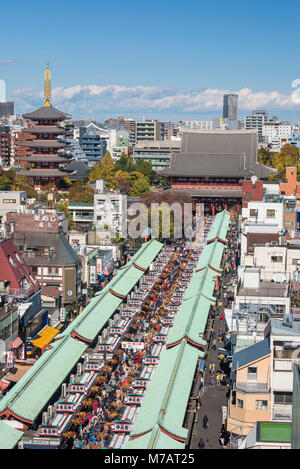 Le Japon, la ville de Tokyo, Asakusa, Temple Sensoji, Centre Commercial Nakamise Street Banque D'Images