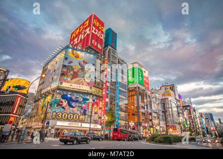 Le Japon, la ville de Tokyo, Shinjuku, quartier de Kabukicho, Shinjuku Avenue Banque D'Images