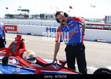 Saint Petersburg, Florida, USA. Mar 9, 2018. 9 mars 2018 - Saint Petersburg, Floride, États-Unis d'Amérique - 09 mars, 2018 - St Petersburg, Floride, USA : l'équipe d'IndyCar Verizon sur la piste à la pratique pour le Grand Prix de Firestone à rues de Saint-Pétersbourg de Saint-Pétersbourg, à Saint-Pétersbourg, en Floride. Crédit : Justin R. Noe Asp Inc/ASP/ZUMA/Alamy Fil Live News Banque D'Images