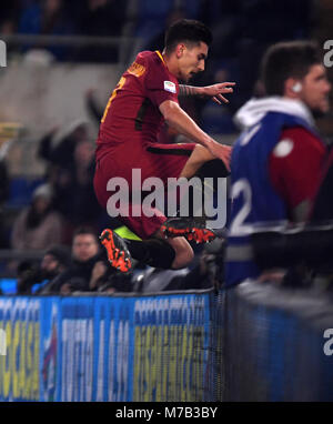 Rome, Italie. Mar 9, 2018. Roma's Lorenzo Pellegrini célèbre après avoir marqué lors d'un match de football Serie A entre les Rom et le Torino à Rome, Italie, le 9 mars 2018. Roma a gagné 3-0. Credit : Alberto Lingria/Xinhua/Alamy Live News Banque D'Images