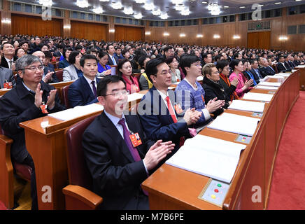 Beijing, Chine. Mar 10, 2018. La troisième séance plénière de la première session du 13e Comité National de la Conférence consultative politique du peuple chinois (CCPPC) a lieu dans le Grand Hall du Peuple à Beijing, capitale de la Chine, 10 mars 2018. Credit : Gao Jie/Xinhua/Alamy Live News Banque D'Images