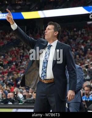 Mar 09 2018 Las Vegas, NV, États-Unis d'UCLA l'entraîneur-chef Steve Alford lors de la CIP 12 NCAA Men's Basketball Tournament match de demi-finale 1 Arizona Wildcats et UCLA Bruins 67-78 perdu au T Mobile Arena de Las Vegas, NV. James Thurman/CSM Banque D'Images