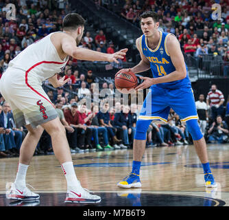 Mar 09 2018 Las Vegas, NV, États-Unis d'Amérique au cours de la CIP 12 NCAA Men's Basketball Tournament match de demi-finale 1 Arizona Wildcats et UCLA Bruins 67-78 perdu au T Mobile Arena de Las Vegas, NV. James Thurman/CSM Banque D'Images