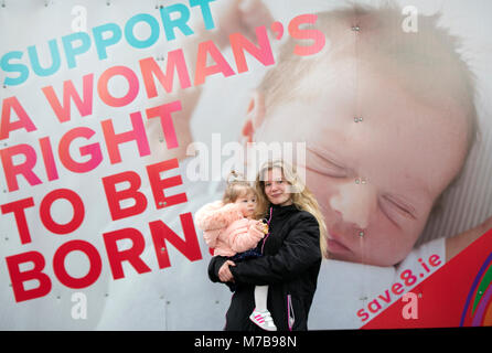 Dublin, Irlande. Mar 10, 2018. Rassemblement anti avortement, Dublin en Irlande. Les militants pro-vie se rassembleront sur la place Parnell à Dublin aujourd'hui, avant de se rendre à Leinster House (Dail/Parlement), pour une réunion de masse dans les rues. Des dizaines de milliers de personnes sont attendues à la manifestation, qui est en opposition à la proposition des Gouvernements irlandais d'organiser un référendum pour abroger l'amendement 8 de la Constitution, qui interdit l'avortement et la remplacer par une loi qui permettrait aux femmes enceintes d'accéder aux services d'avortement. Photo : Sam Boal/RollingNews RollingNews.ie : Crédit.ie/Alamy Live News Banque D'Images