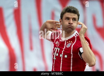 Dpatop - 10 mars 2018, Munich, Allemagne : Football Bundesliga, Bayern Munich vs Hambourg SV à l'Allianz Arena. Thomas Mueller de Munich. Photo : Sven Hoppe/DPA - WICHTIGER HINWEIS : Une Akkreditierungsbestimmungen der DFL ist die Publikation und im Weiterverwertung dans Internet und Online-Medien während des Spiels auf insgesamt fünfzehn Bilder pro Spiel. un nombre restreint Banque D'Images