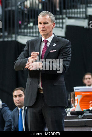 Mar 09 2018 Las Vegas, NV, États-Unis d'USC l'entraîneur-chef Andy Enfield au cours de la CIP 12 NCAA Men's Basketball Tournament match de demi-finale 2 canards de l'Oregon et de l'USC Trojans win 74-54 T Mobile Arena à Las Vegas, NV. James Thurman/CSM Banque D'Images