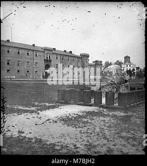 Une photographie de la Citadelle, vue de l'autre côté de Marion Square à Charleston, Caroline du Sud, mettant en valeur l'architecture emblématique et le cadre historique. Banque D'Images