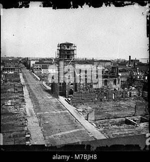 Une vue depuis le toit de la Mills House à Charleston, Caroline du Sud, mettant en évidence les ruines de l'église circulaire et Meeting Street. Banque D'Images