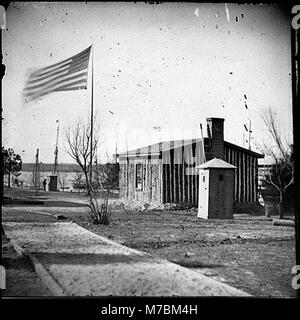 Cette image montre la vue arrière du quartier général du général Ulysses S. Grant à City point, en Virginie, pendant la guerre de Sécession, capturant un site militaire historique et ses environs. Banque D'Images