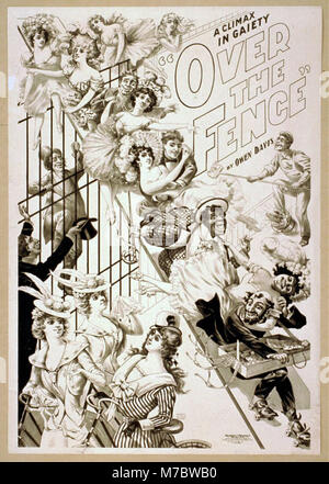 Une production théâtrale intitulée 'A Climax in Gaiety', mettant en vedette la pièce 'Over the Fence' d'Owen Davis, capture la dynamique comique et sociale du théâtre du début du XXe siècle. Banque D'Images