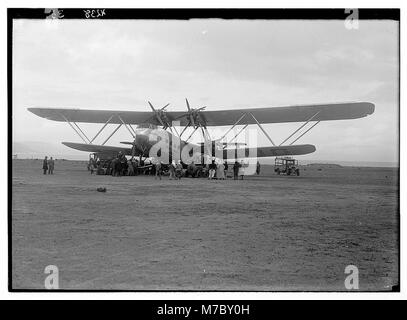 L'air vues de Palestine. Avions etc. de l'Imperial Airways Ltd., sur la mer de Galilée et à Semakh. 'Avion' Hannon à Semakh. En attente de départ LOC.03062 matpc Banque D'Images