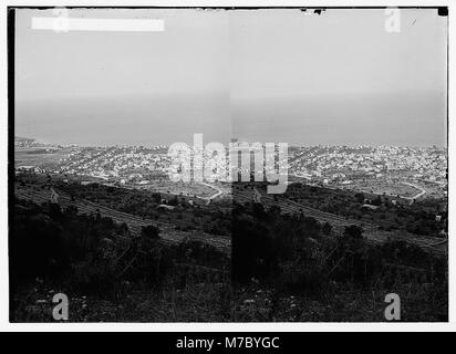 Cette image représente la colonie allemande le long de la côte de la mer à Haïfa, en Israël, une colonie historique avec une influence européenne, reflétant le mélange de caractéristiques culturelles et géographiques dans la région. Banque D'Images