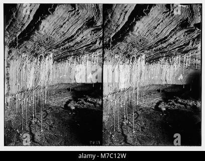 Autour de la Mer Morte. Stalactites dans la grotte de sel (Djebel) Usdum matpc LOC.01776 Banque D'Images