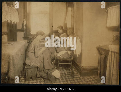 Averzano Chambre famille, 24, 2-4, rue Prince, N.Y. Photo prise à 1-30 H Mar. 6th, un jour d'école, et Joséphine a dit qu'elle n'allait pas à l'école cette semaine sur le compte du travail. 'J'aimerais LOC CPH.3A26904 Banque D'Images