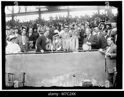 Le baseball, le professionnel. De gauche à droite - TAFT ; MME. KNOX ; SEC. C.P. KNOX, vice-président ; Mme Sherman. TAFT, l'ARRIÈRE GAUCHE DU PRÉSIDENT RCAC2016863957 Banque D'Images