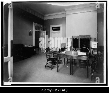La photographie montre la salle de réception générale des nouveaux bureaux de la Maison Blanche. Cette image offre un aperçu du cadre présidentiel au début du XXe siècle. Banque D'Images