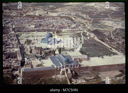 Une photographie aérienne de Jérusalem, montrant le quartier du Temple vu du sud. Cette vue historique capture la disposition de la ville antique et de ses monuments religieux importants, y compris le Mont du Temple. Banque D'Images