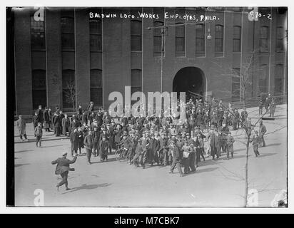 Les employés de la Baldwin Locomotive Works extérieur permanent Bldg., Philadelphie RCAC2014684536 Banque D'Images