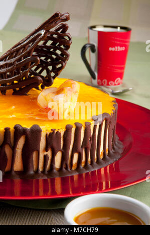 Close-up de garniture au chocolat Gâteau flan citron sur Banque D'Images