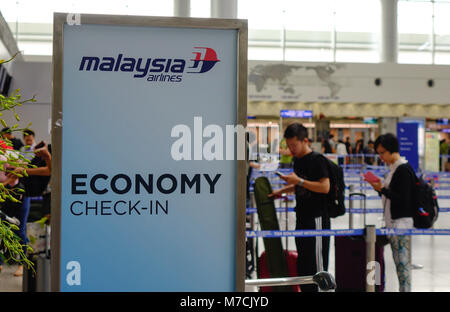 Saigon, Vietnam, le 2 octobre 2016. Des comptoirs d'économie de Malaysia Airlines à l'aéroport Tan Son Nhat à Saigon, Vietnam. Banque D'Images