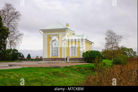 Un ancien palais de Peterhof complexe en Saint Petersburg, Russie. Banque D'Images