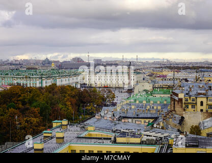 Saint Petersburg, Russie - Oct 15, 2016. Voir l'ermitage de Palace au coucher du soleil à Saint-Pétersbourg, en Russie. Saint-pétersbourg a été la capitale impériale pour 2 Banque D'Images