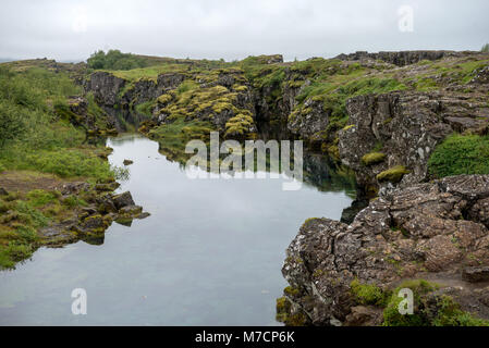 La fissure Silfra S.p.a. Þingvellir,, où les plaques européenne et américaine. Le Parc National de Thingvellir, près de Reykjavik, Islande Banque D'Images