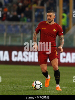 Rome, Italie. 09Th Mar, 2018. Aleksandar Kolarov s roms en action au cours de la Serie A match de foot entre Rome et Turin au stade olympique. Roma a gagné 3-0. Credit : Riccardo De Luca/Pacific Press/Alamy Live News Banque D'Images