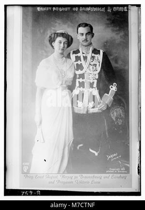 Une photographie d'Ernst August de Brunswick et de son épouse, capturant un mariage royal d'une famille aristocratique européenne. Banque D'Images