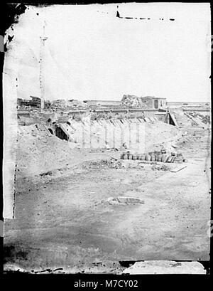 Une vue intérieure du parapet arrière du fort Pulaski en Géorgie, un site militaire historique. Le fort a joué un rôle clé pendant la guerre de Sécession et est un point de repère important dans l'histoire militaire américaine. Banque D'Images