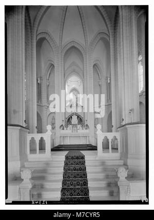 Eglise de France & orphelinat de 'Jésus de Nazareth' des adolescents. Int(érieur) basilique de prises de plus près à l'autel LOC.14781 matpc Banque D'Images