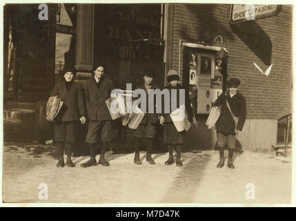 Groupe d'newsies (les plus jeunes de 10 ans) la vente de documents de Boston à midi. Dans Barre et Montpelier newsies sont dispensés d'école un peu plus tôt à midi et le soir afin de se rendre à leur LOC CLB.03981 Banque D'Images