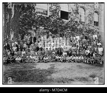 Portrait de groupe d'étudiants à l'Université américaine de Beyrouth, LOC.07111 matpc Banque D'Images