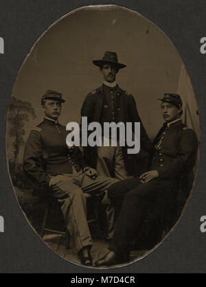 Photographie historique des officiers du 54th Massachusetts Colored Infantry, l'un des premiers régiments afro-américains de la guerre de Sécession. L'image reflète leur rôle et leur contribution pendant le conflit. Banque D'Images