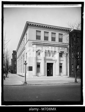 Une image historique de la Banque internationale de change située sur H Street à Washington, D.C. la photographie capture la conception architecturale du bâtiment. Banque D'Images