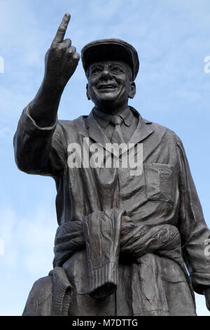 La statue d'Oiseau Dickie dans Barnsley, qui a été créé par Graham Ibbeson. Banque D'Images