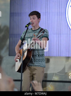 SUNRISE, FL - 21 DÉCEMBRE : Shawn Mendes assiste à Y100 Jingle Ball 2014 à BB&T Center le 21 décembre 2014 à Sunrise, en Floride. People : Shawn Mendes Banque D'Images