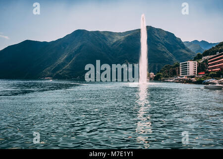 Le Lago di Lugano avec vue sur paradiso Banque D'Images