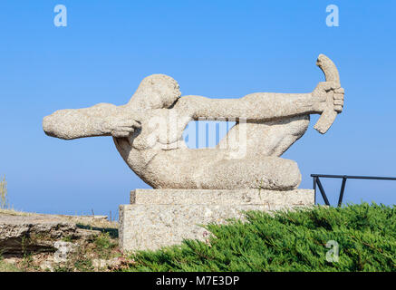 Monument guerrier flèche avec un noeud sur la montagne cap Kaliakra en Bulgarie Banque D'Images