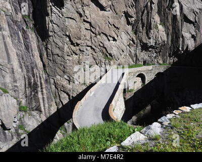 Teufelsbruecke alpins du Saint-Gothard, Devil's Road au-dessus de la rivière Reuss près de Andermatt ville suisse, montagnes Rocheuses en 2017 paysage paysage Banque D'Images