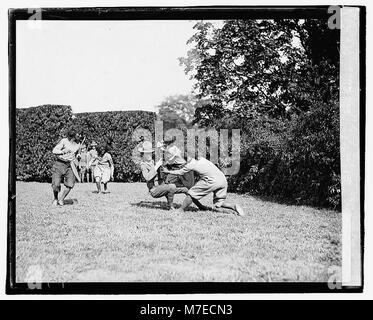 Cette image représente un concours célébrant les vétérans des guerres étrangères (VFW), avec un accent sur les Philippines, mettant en valeur les vétérans et leur participation aux événements d'après-guerre. Banque D'Images