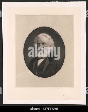 Ce portrait de Henry Wadsworth Longfellow le met en scène dans une pose tête et épaules, légèrement tourné vers la gauche. L'image est encadrée dans un ovale, reflétant le style portrait classique du XIXe siècle. Banque D'Images