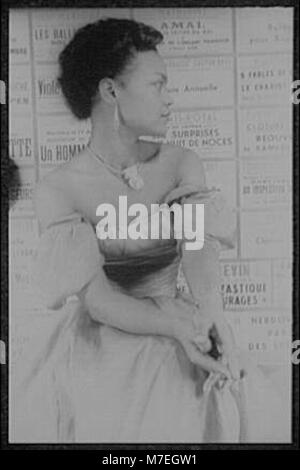 Portrait d'Eartha Kitt, chanteuse, actrice et danseuse américaine connue pour sa voix distinctive et sa présence sur scène. Banque D'Images