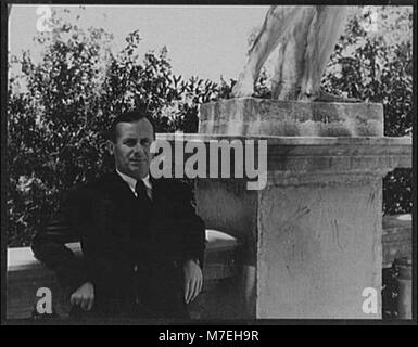 Un portrait du célèbre artiste espagnol Joan Miró, mettant en valeur sa ressemblance. L’image reflète les contributions importantes de l’artiste à l’art moderne au XXe siècle. Banque D'Images