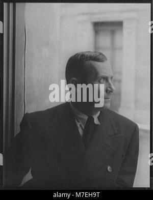 Ce portrait de Joan Miró, artiste espagnol de renom, capture l'essence de sa vision créative et de son influence sur l'art moderne, reflétant son style distinctif. Banque D'Images