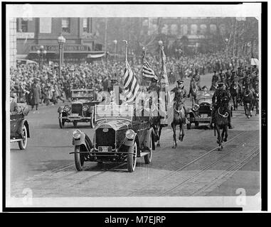 Le président Coolidge et autres équitation dans une voiture pendant le défilé inaugural RCAC2002722533 Banque D'Images