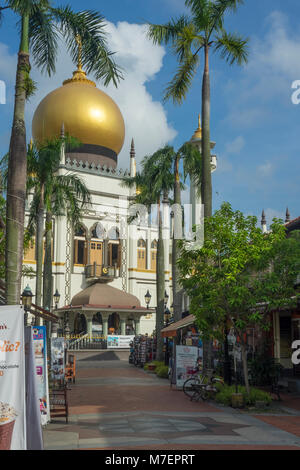 La Mosquée Sultan vu de Bussorah Street, Singapour. Banque D'Images